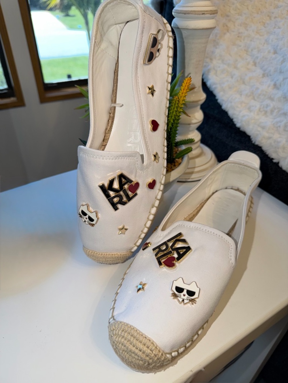 KARL LAGERFELD PARIS Women’s Embellished Slip-On Espadrilles Flats In White 9.5M - Picture 4 of 13